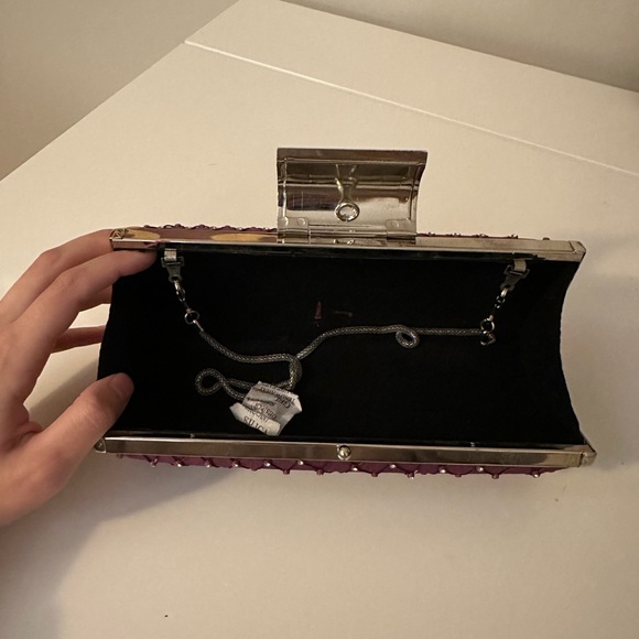 Clutch - Picture 2 of 2